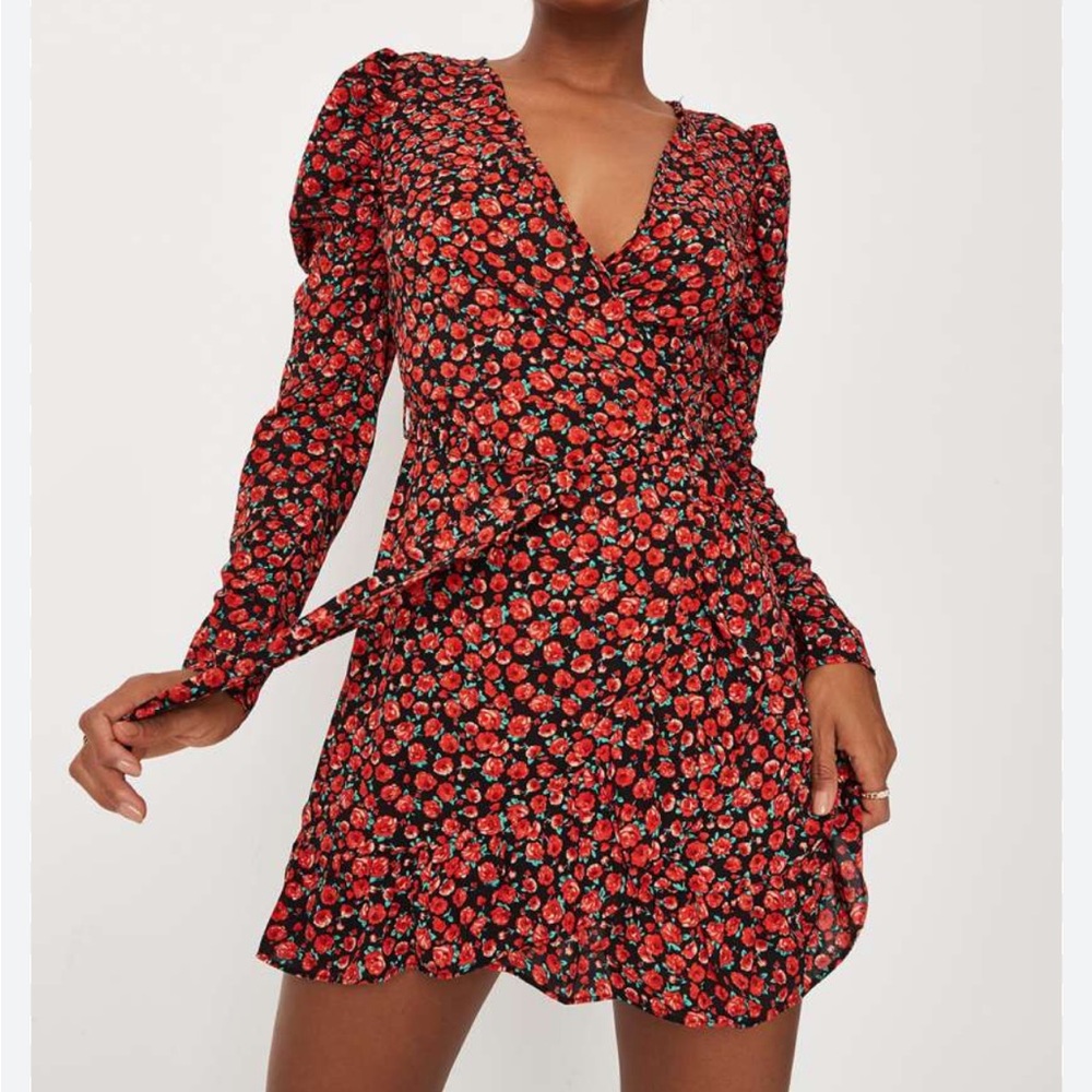 ✨ Francesca’s Mi Ami Black & Red Floral Long Sleeve Dress